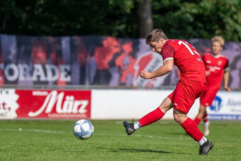 Empfangen den SV Waldperlach: Der TSV Zorneding um Maximilian Hotz.