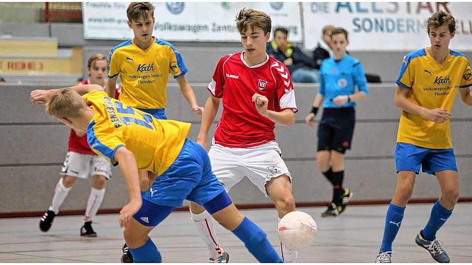 Spiel um Platz drei: Die U 17-Junioren Christian Hechmann Gejl von Veilje BK und 08er Jacob Steensbeck-Vest im Zweikampf. Foto. Dewanger