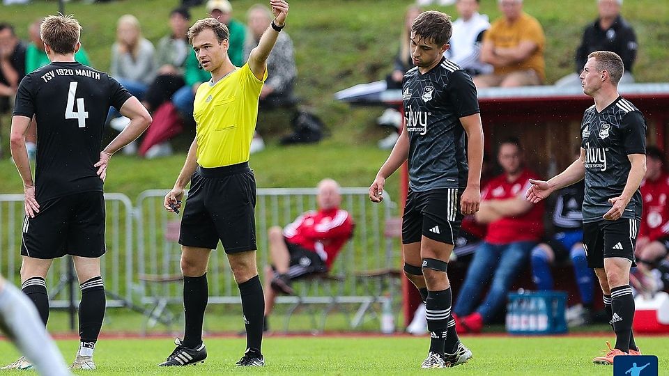 Der TSV Mauth unterliegt Grafenau im Landkreisderby: Nach frühem 0:2-Rückstand kämpften sich die Gäste noch auf 2:2 zurück, gehen am Ende jedoch punktlos aus.
