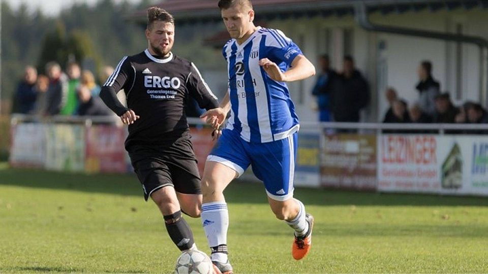 Letzte Saison noch Gegner, in dieser Saison ein Team: Der FC Windorf (li.) und der SV Garham II (re.) F: Hönl