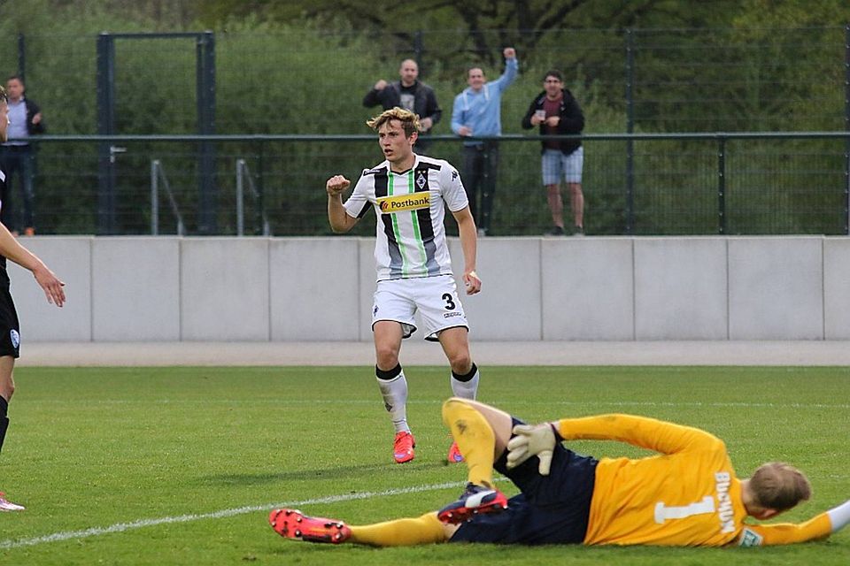 Geballte Faust von Borussias Christopher Lenz, kurz nachdem er zum 2:1-Siegtreffer über die U23 des VfL Bochum einnetzte.  F: Dirk Päffgen