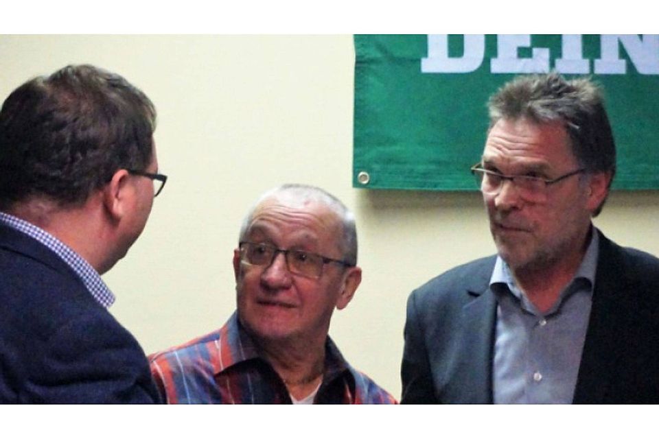 BFV-Präsident Björn Fecker, links, und Vizepräsident Michael Grell, rechts, wünschen sich noch mehr Dialoge mit den Vereinen aus Bremen und Bremerhaven. Foto: Volker Schmidt