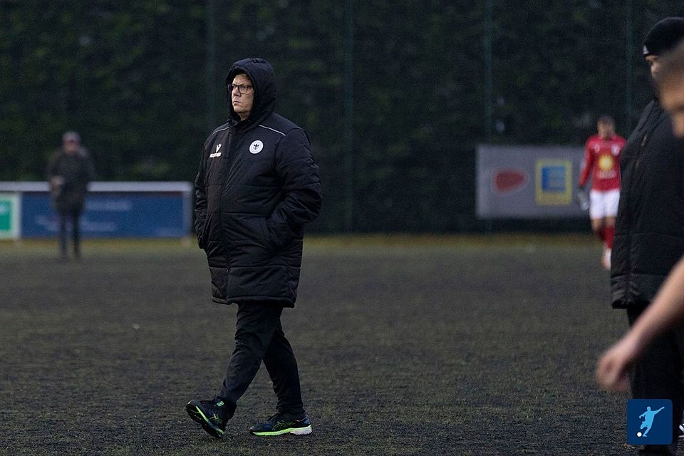 Coach Andreas Brandwein hatte den FC Preußen Espelkamp zurück in die Erfolgsspur geführt, nun droht ein herber Rückschlag.