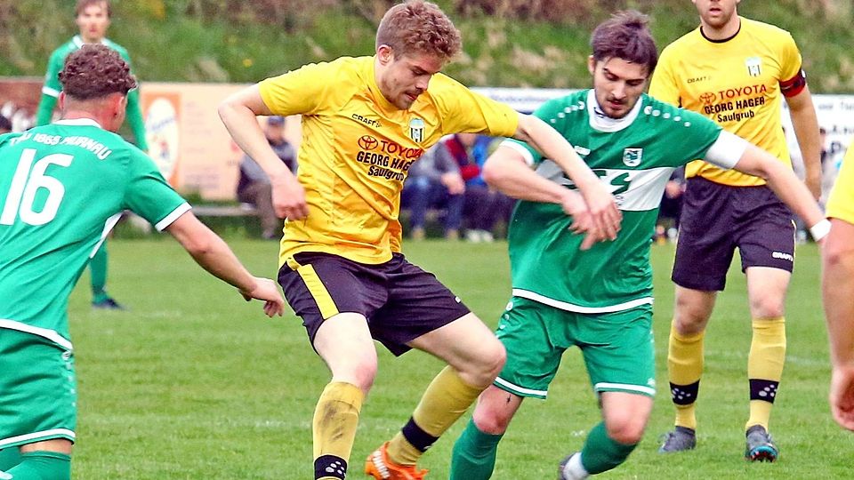 Unterstützung für den Heimatverein: In der Schlussphase der Kreisliga-Saison half Simon Ollert (am Ball) beim FC Bad Kohlgrub aus.