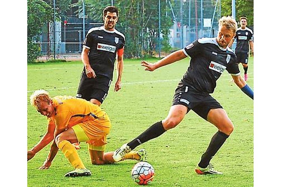 Der BVC (von links Christian Willen und Gerit Thomes) zwang  Eintracht Braunschweig II mit 1:0 in die Knie. Bodo Tarow