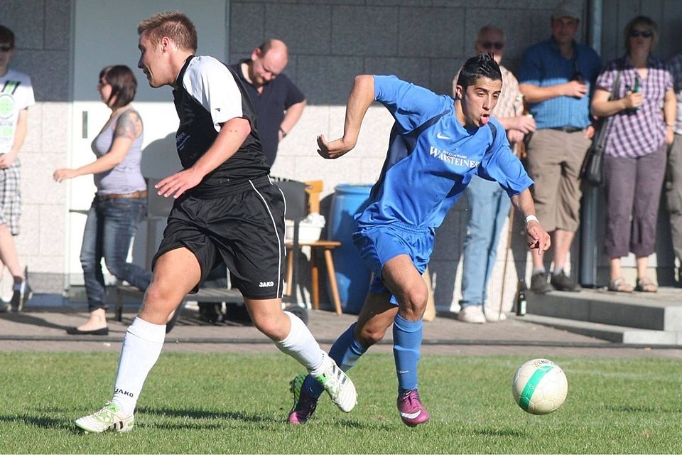 Ömer Tatli (rechts) hier beim Spiel gegen seinen neuen Club SG Goddelsheim/Münden