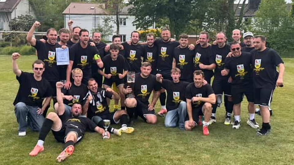 Des Shirt steht den Jungs von der DJK Würmtal aber ausgezeichnet! In diesem Sinne: Prost, Meister samma!