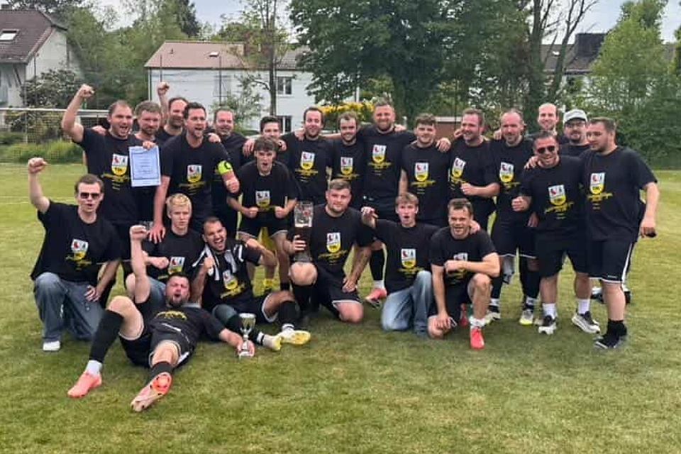 Des Shirt steht den Jungs von der DJK Würmtal aber ausgezeichnet! In diesem Sinne: Prost, Meister samma!