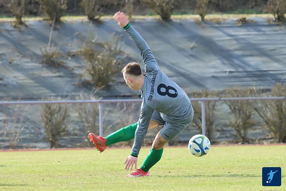 Nicht erwischt: Der TSV Ergoldsbach musste im Kampf um den Aufstiegs-Relegationsplatz einen Rückschlag hinnehmen und verlor zuhause mit 3:4 gegen Leibersdorf.
