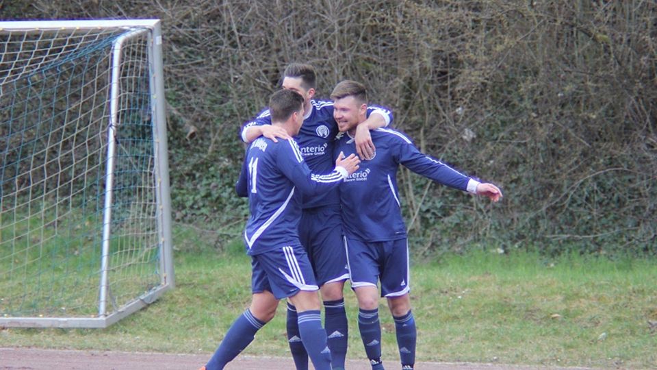 Der TSV Höfingen II jubelt in Münchingen einmal. Foto: Nißle