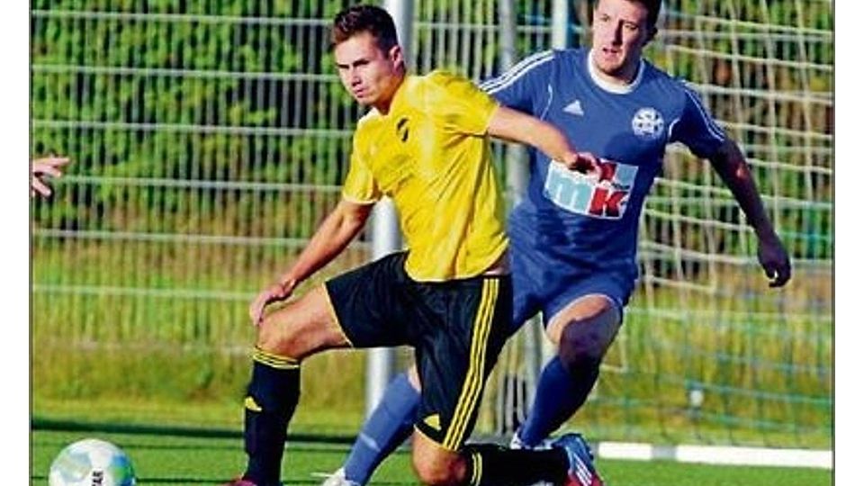 Das Nachsehen hatten Tim Kitz (rechts) und der SV Bergheim bei der 0:7-Pokalpleite gegen Christoph Meurer und den 1. FC Spich. FOTO: Henry