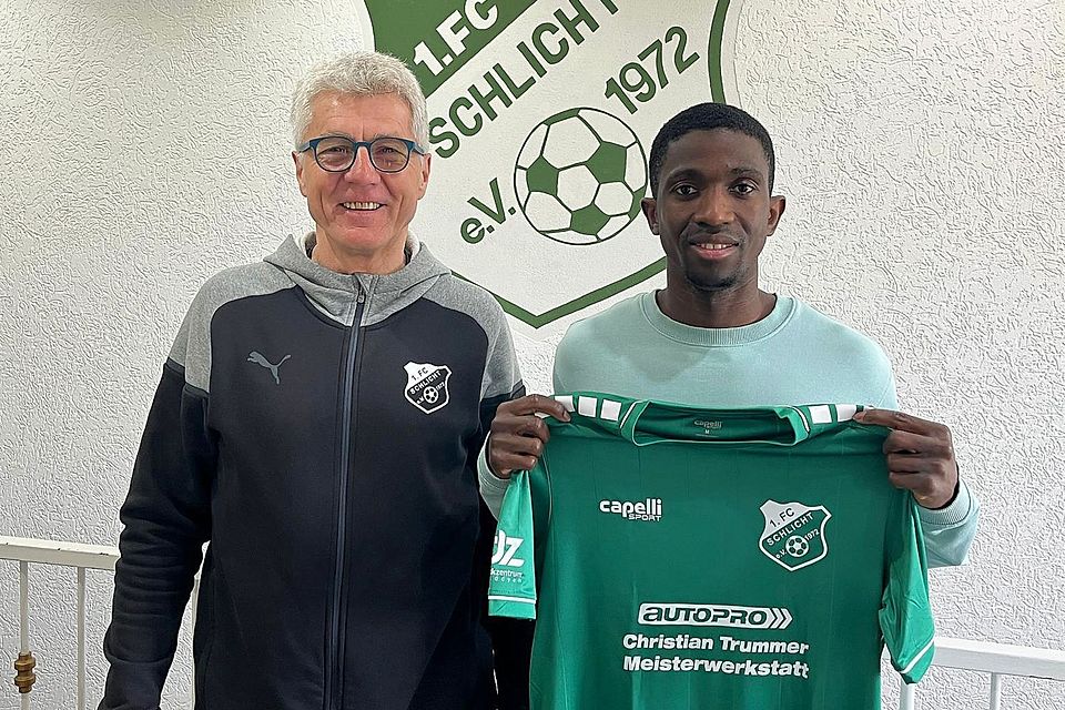 Der 1. FC Schlicht stellt Daouda Barry (rechts) als weiteren Neuzugang vor.