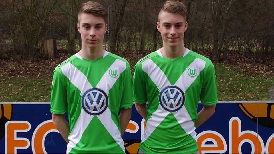 Bis 2021 im Trikot des VfL Wolfsburg: Gian-Luca und Davide-Jerome Itter, die Zwillinge aus Mönstadt, streben dort den Sprung in den Bundesliga-Kader an.