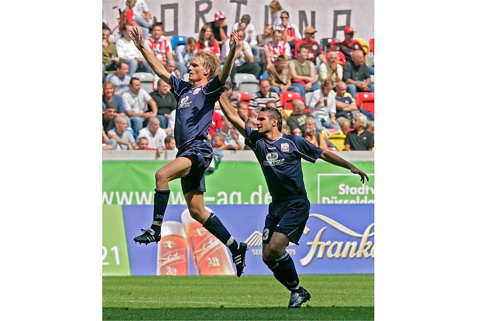 Unvergessen: Das Tor beim 3:0-Sieg gegen Düsseldorf machte Kaminski (l.) 2006 zum ersten Torschützen für Rot Weiss Ahlen.