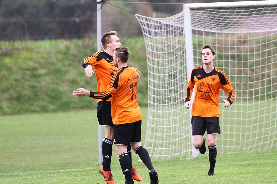 Sie haben wieder zugeschlagen: Jan Niklas Nentwich und Dennis Brandenburg treffen jeweils beim 2:1-Auswärtssieg des VfL Frotheim bei Union Varl.