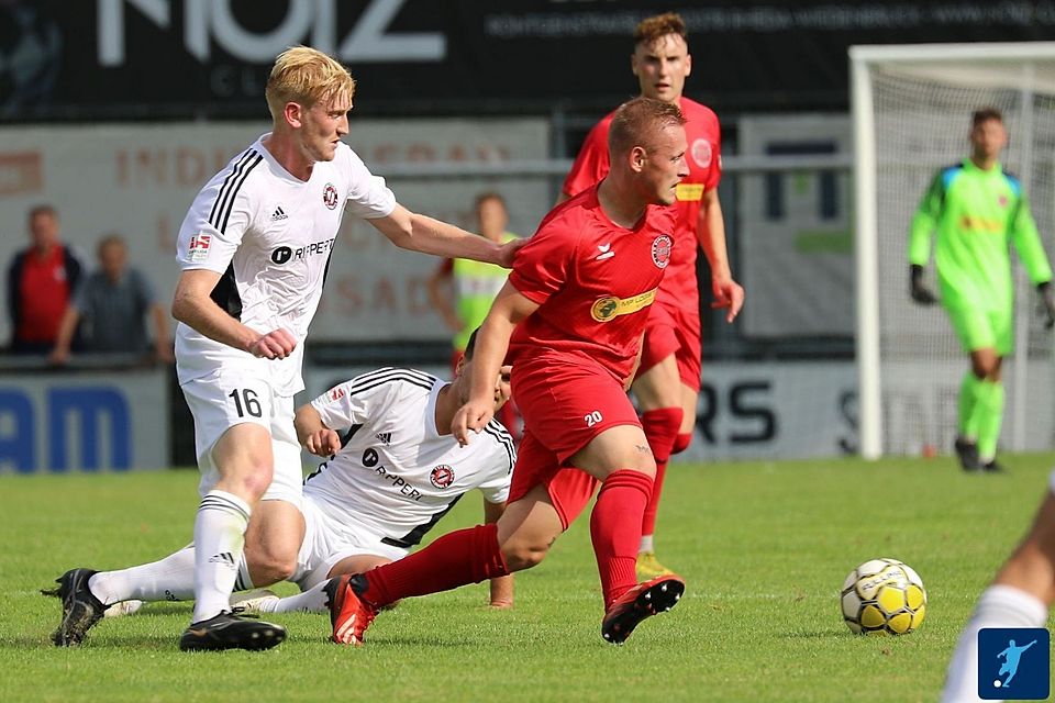 Marlon Herzog (links) jagd in der Rückrunde wieder dem Oberliga-Ball hinterher.