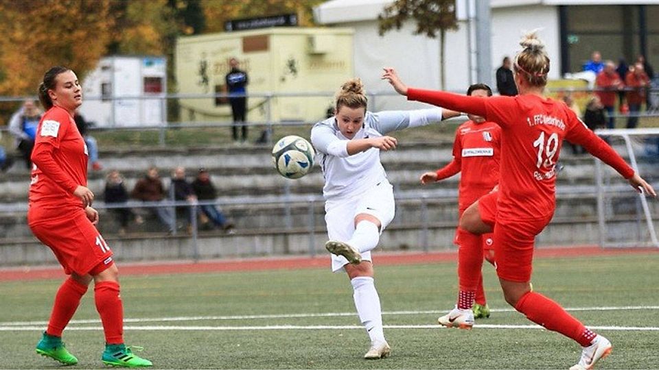 Am Sonntag geht es für die Schott-Frauen gegen die Zweite Mannschaft des 1. FC Saarbrücken. Archivbild: Wolff