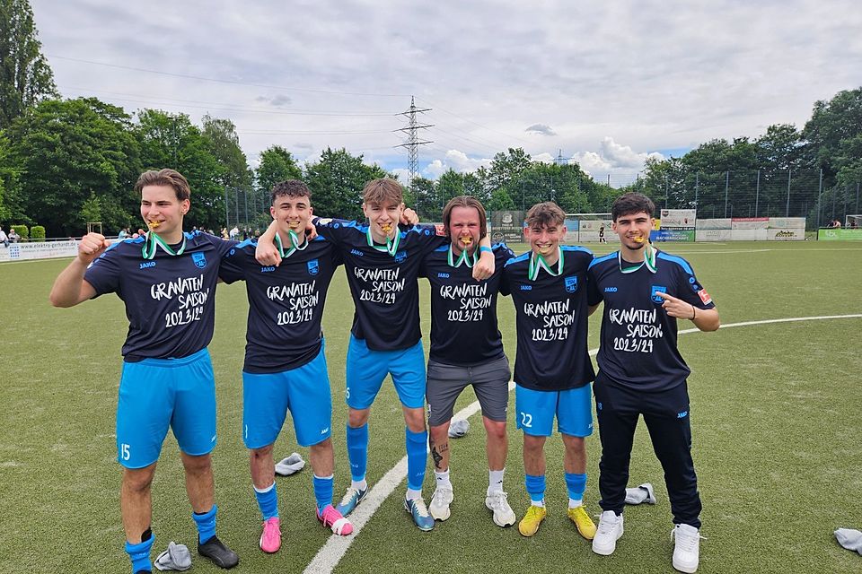 Die U19 des TSV Meerbusch steigt in die Bundesliga auf. Die U19 des TSV Meerbusch steigt in die Bundesliga auf.