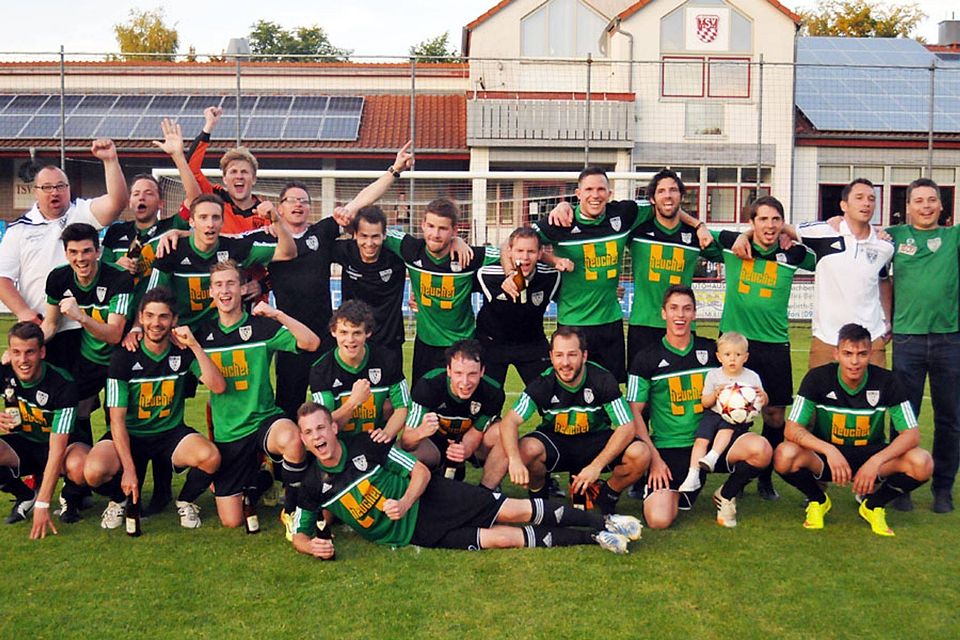 Der TSV Nördlingen II hat es geschafft: Erstmals qualifizierten sich die Rieser für die Bezirksliga und feierten den Aufstieg.   F.: Walter Brugger