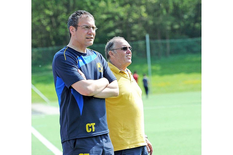 Trainer Markus Sabel (links) tritt mit seinem SC Brühl gegen Euskirchen an