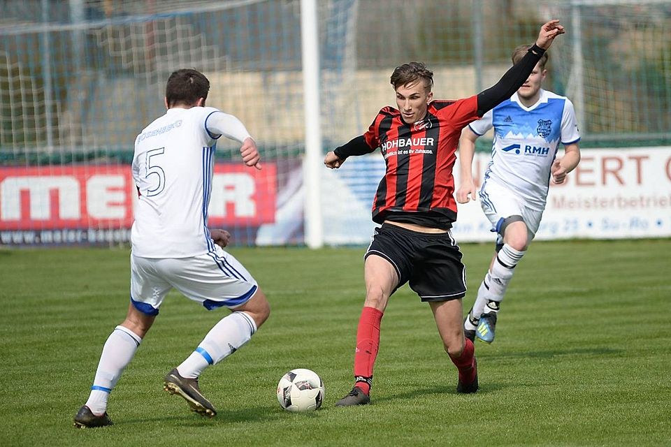 Nico Argauer (rechts) stürmt in der kommenden Saison weiterhin für den SC Luhe-Wildenau.