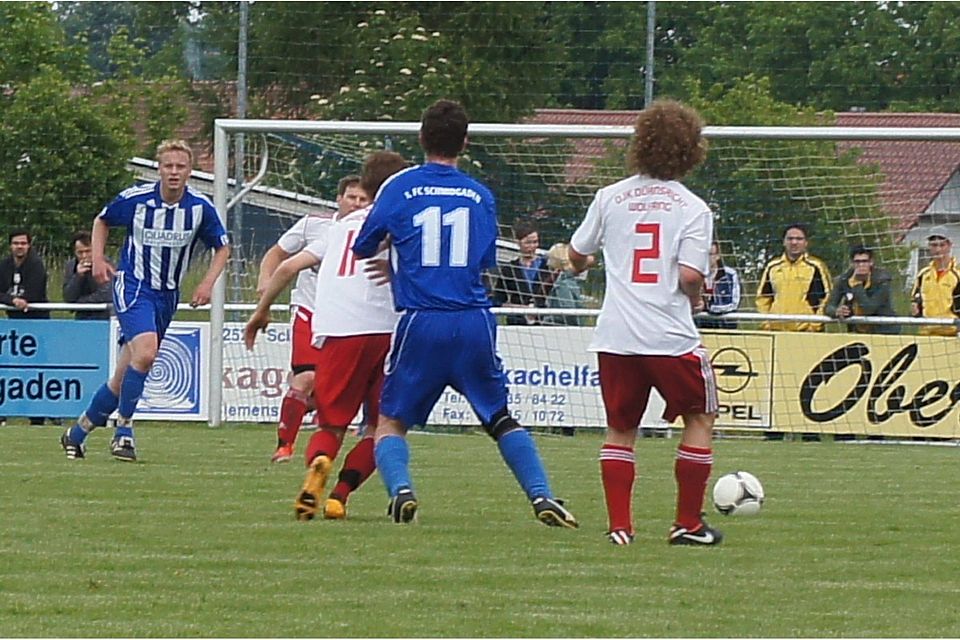 Am Sonntag heißt es in Schmidgaden wieder "Derbytime", denn der 1. FC (in blau) empfängt den Nachbarn aus Dürnsricht-Wolfring.    F: Zeitler