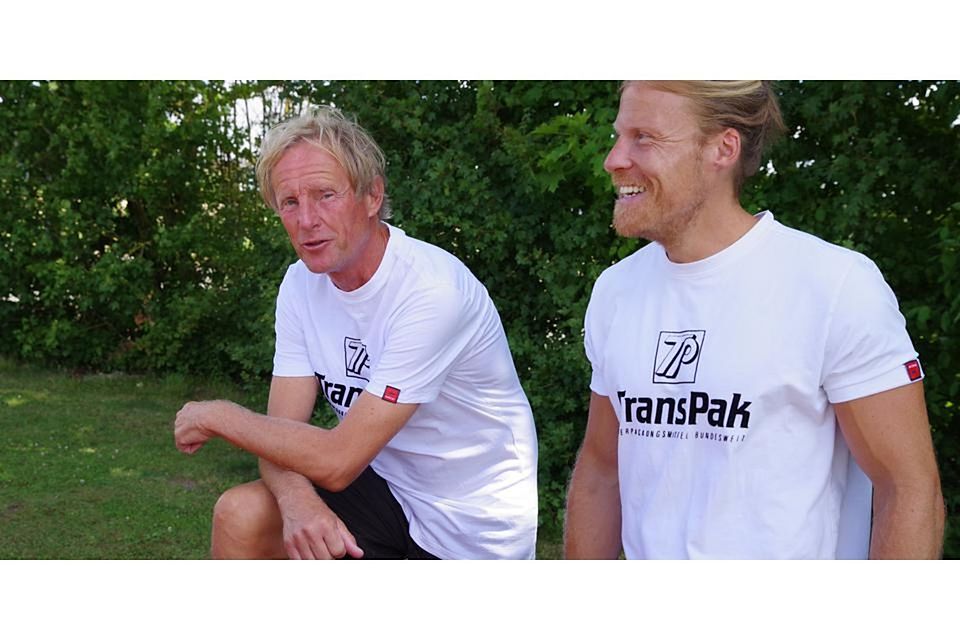 Vor dem Auftaktduell in Hanau noch guter Laune, ist das beim Waldgirmeser Trainergespann Mario Schappert (r.) und Roger Reitschmidt nach der Partie sicher anders. © Peter Froese