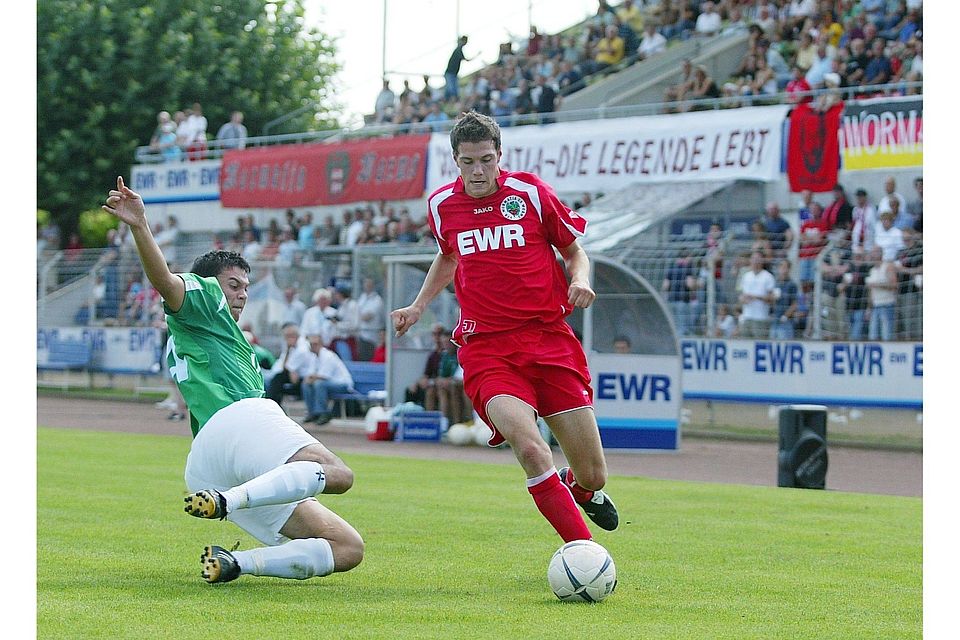 Mittlerweile für Braunschweig in der Bundesliga am Ball: Der Ex-Wormser und gebürtige Hackenheimer Benjamin Kessel (rechts). Archivfoto: Klotz