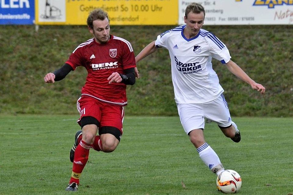 Simon Oberneder (re.) läuft bald wieder für den TSV Oberdiendorf auf 