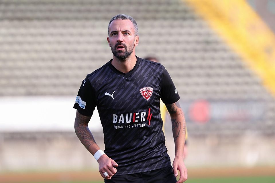 Kevin Hingerl und der TSV Buchbach feiern einen wichtigen Dreier in Aschaffenburg.