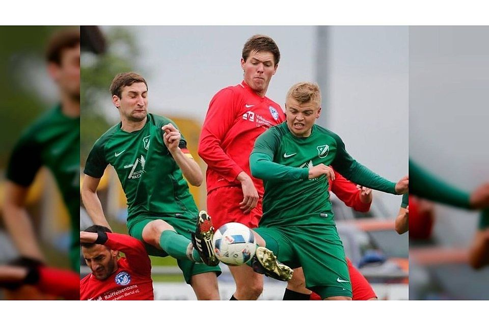 Der SV Erolzheim (in der Mitte Thomas Luppold) spielt im Illertalderby zu Hause gegen den SV Dettingen II.