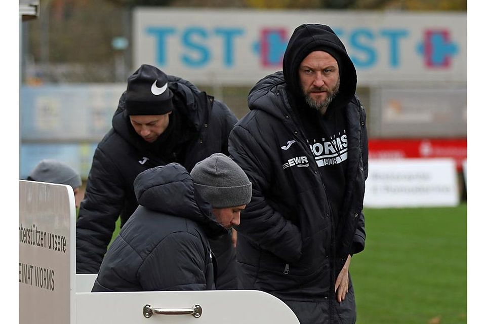 Er wäre nur zu gerne geblieben: Wormatia-Chefcoach Marco Reifenscheidt muss die Wormser Trainerbank nach dieser Spielzeit schon wieder verlassen.	Foto: Christine Dirigo/pakalski-press