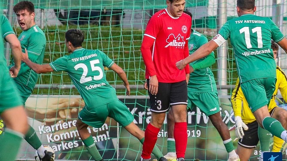 Mit einem deutlichen 5:2 Kantersieg setzte sich der TSV Abtswind (in grün) gegen die FT Schweinfurt durch 