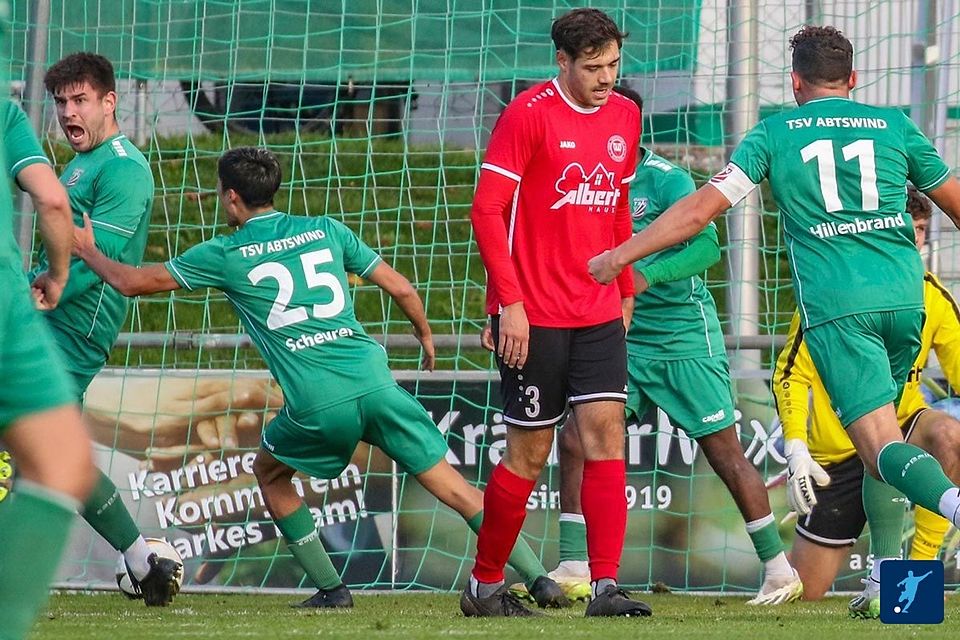 Mit einem deutlichen 5:2 Kantersieg setzte sich der TSV Abtswind (in grün) gegen die FT Schweinfurt durch 