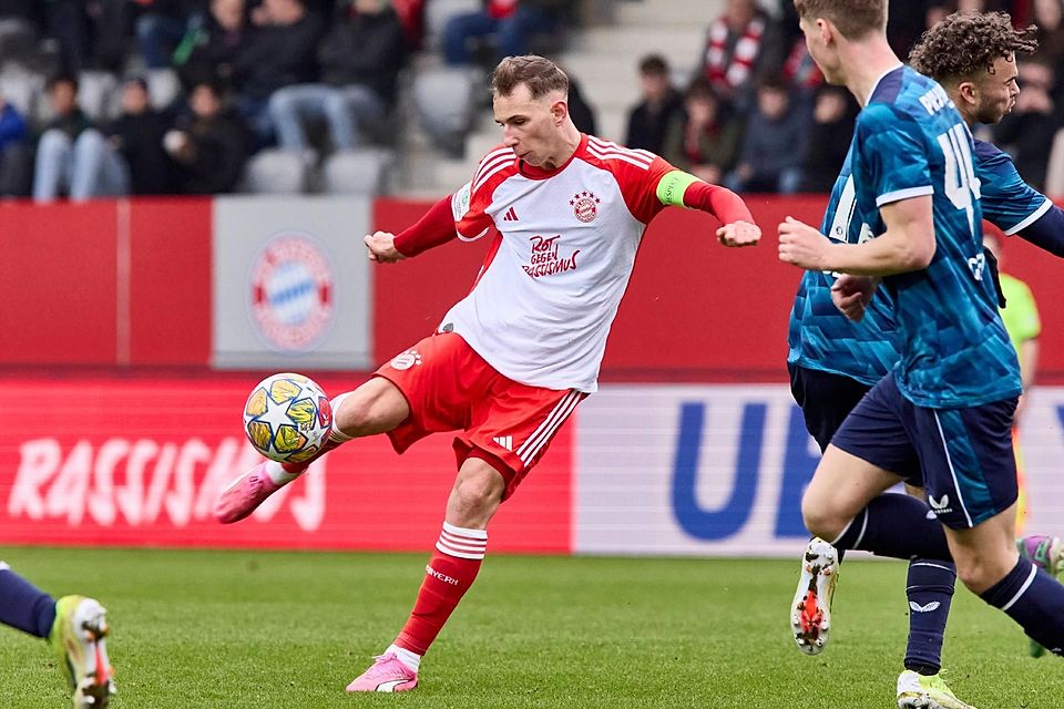 Lovro Zvonarek (M.) ist Leistungsträger bei der Bayern-Reserve in der Regionalliga Bayern und bei den Junioren in der Youth League.