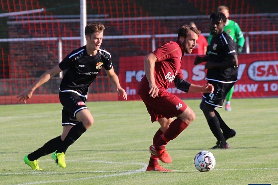 Tino Semmer (in rot) beendet im Sommer seine lange Laufbahn als Fußballer.