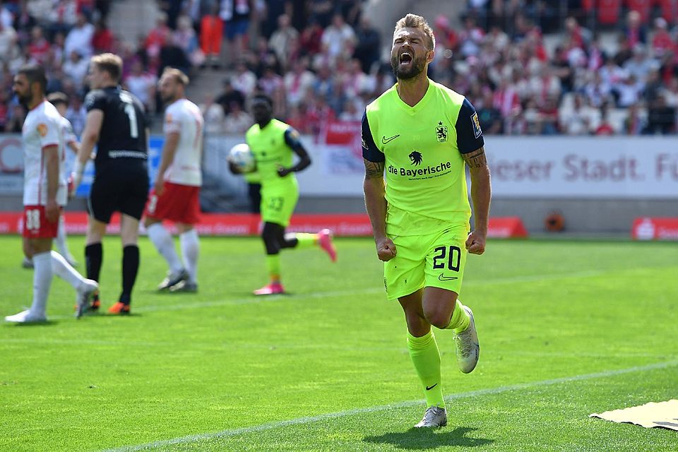 Emotionslöwe: Yannick Deichmann ist für 1860 kaum zu ersetzen. In Essen trieb er das Team nach vorne, erzielte nach
der Pause den 1:1-Ausgleich. Doch bleibt er? Eine Antwort darauf wird in den nächsten Tagen erwartet.