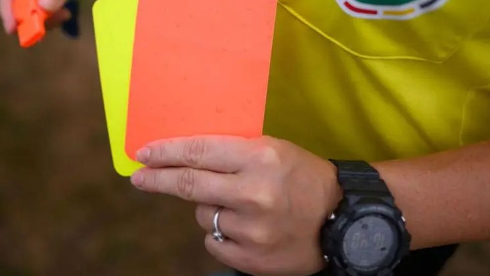 Comeback: Ab der kommenden Saison ersetzt die Gelb-Rote Karte in den hessischen Fußball-Ligen auf Kreisebene die Zeitstrafe.