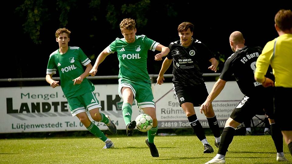 Marten Reimers (Todenbüttel) gegen Benedikt Fischer und Nils Klaassen (Burg).