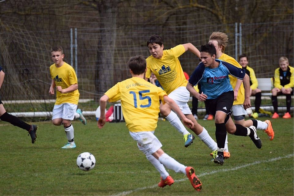 Punkten möchte der FC Amberg II (blau) beim Spitzenspiel in Weiden F: Lassmann Punkten möchte der FC Amberg II (blau) beim Spitzenspiel in Weiden F: Lassmann