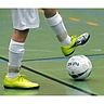 Die Einführung des Futsalballes bei Aktiventurnieren war in der jüngsten Hallensaison umstritten Foto (Archiv): Holom