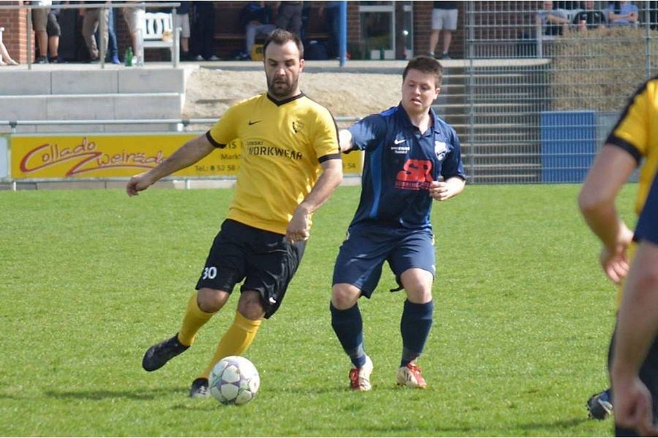 Ardian Jevric (l.) trägt ab sofort das Trikot von Suryoye Paderborn.