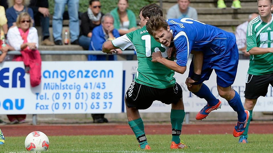 Mit einem 2:0-Sieg entführte die SG Quelle (In Blau) die Punkte aus Veitsbronn. F: Wolfgang Zink