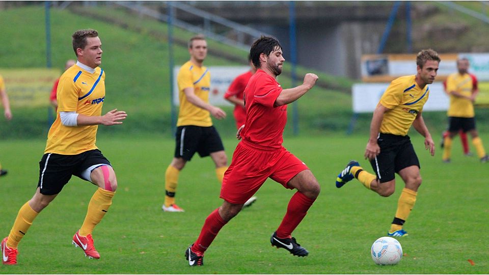 M.Bär (Daudenzell) hat gegen C.Krumbholz (Scheidental) das Nachsehen      Foto: Stefan Weindl