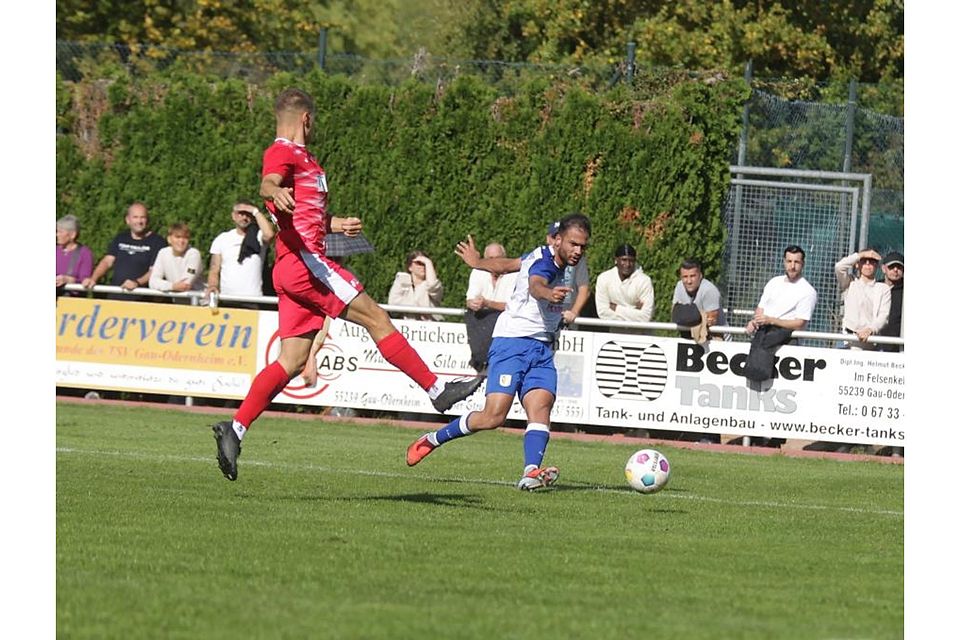 Ein Bild aus dem Hinspiel, das es am Samstag so nicht geben wird. Anders als Aleksandar Dimitrijevic (rechts), der beim TSV Gau-Odernheim eine schwer verzichtbare Größe ist, ist Leo Klein bei Wormatia Worms ins Abseits geraten. Archivfoto: Axel Schmitz/pakalski-press Ein Bild aus dem Hinspiel, das es am Samstag so nicht geben wird. Anders als Aleksandar Dimitrijevic (rechts), der beim TSV Gau-Odernheim eine schwer verzichtbare Größe ist, ist Leo Klein bei Wormatia Worms ins Abseits geraten. Archivfoto: Axel Schmitz/pakalski-press