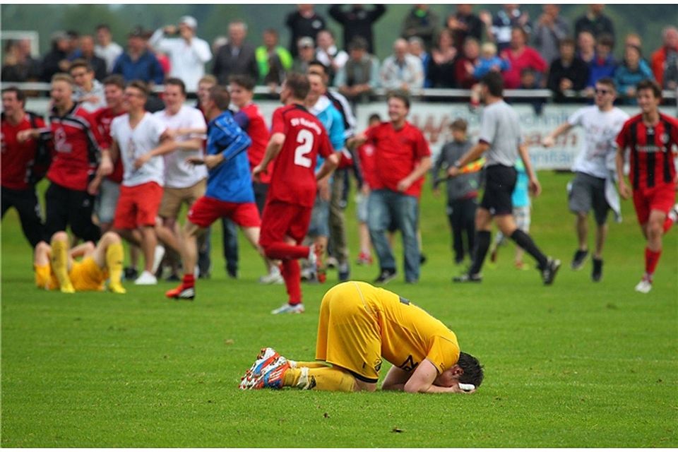 Das Relegationsspiel beim SV Raisting 2013 war einer der bittersten Momente in der Laufbahn von Michael Hamberger. In den letzten Minuten verpasste er mit der DJK den sicher geglaubten Bayernliga-Aufstieg. Foto: T schannerl