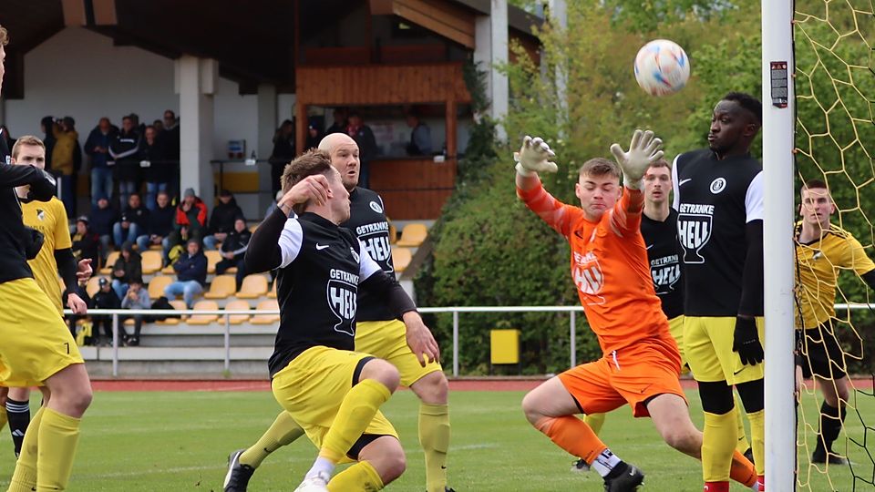 Mindelheims Keeper Manuel Zech (Mitte) holte mit dem TSV einen Punkt gegen den TSV Kammlach.