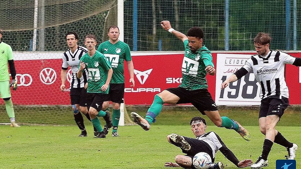 Nach zwei deftigen Auftaktniederlagen will der ASV Haselmühl (in Grün-Schwarz) im zweiten Heimspiel in Folge gegen Vilseck endlich den Bock umstossen.