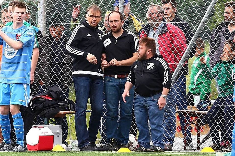 Unter der Regie von Trainer Rudi Damberger (v.l.), Fußballchef Alois Wittenzellner und 1. Vorsitzenden Alois "Lodte" Zeiner schaffte die Spielvereinigung 2015 den Sprung in die 5. Liga.