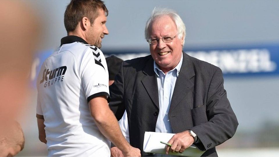 Klaus Sturm (re.) hat seinen Beraterposten bei der Spvgg Hankofen nach Differenzen mit Coach Gerry Huber (li.) abgegeben  F: Hofer